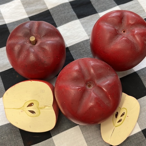 Wooden apples - Picture 2 of 2